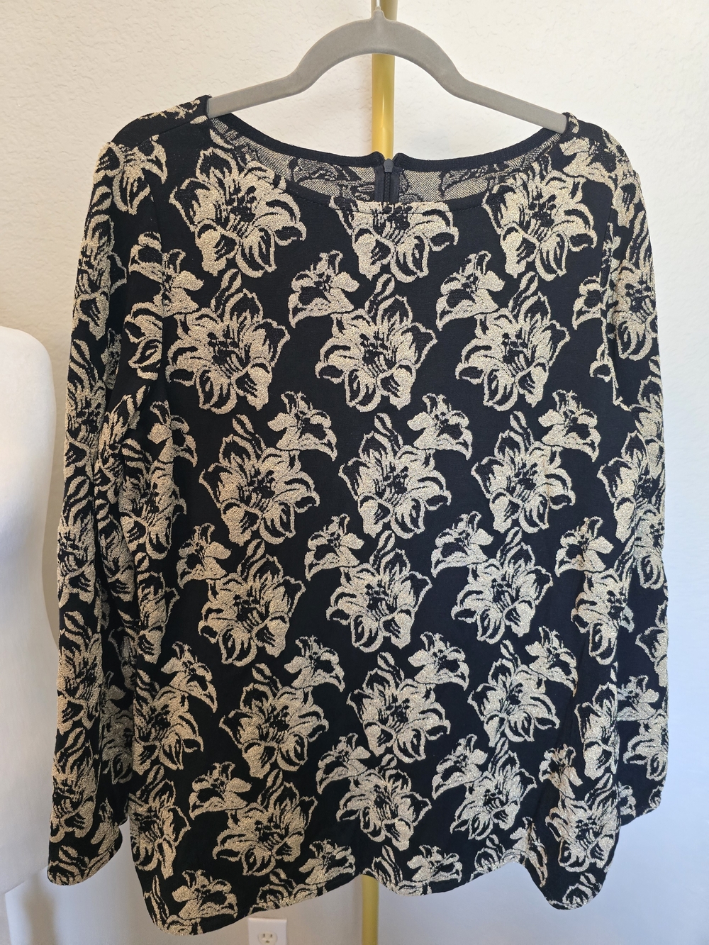 St. John Black and Cream Floral Knit Crew Neck Sweater
